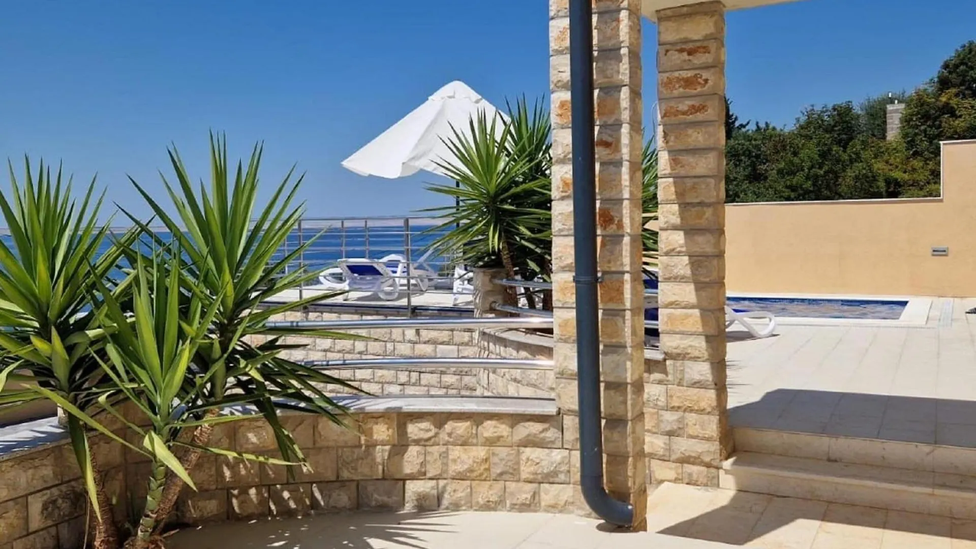 Apartment With Balcony And Swimming Pool Starigrad Paklenica