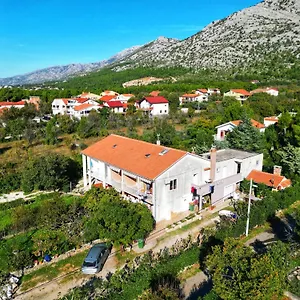 Lana Stari Grad